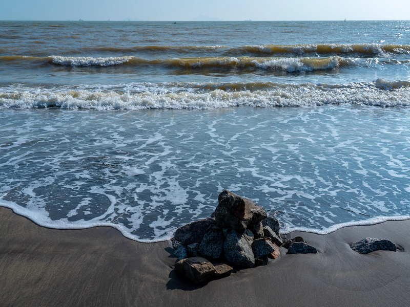黑沙海滩